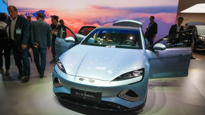 UBS: Възходът на китайските електромобилни компании застрашава западния бизнес