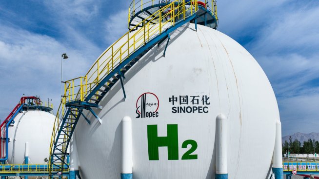 Най-мащабният проект за зелен водород в света се сблъсква със закъснения