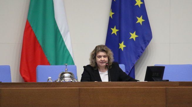 Наталия Киселова се оттегли като председател на парламента