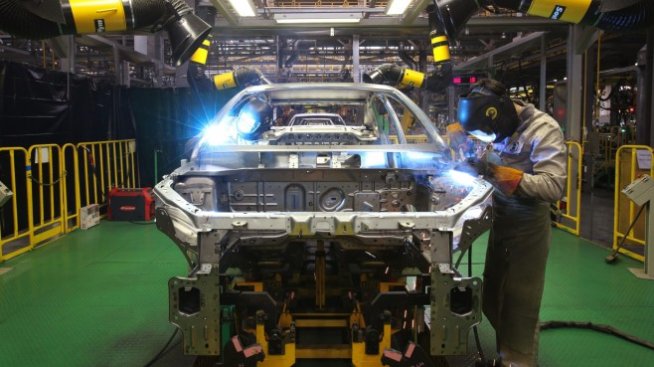 Автомобилното производство в Русия почти е занулено през май