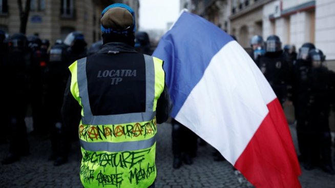 Пенсионните протести във Франция са предупреждение за света