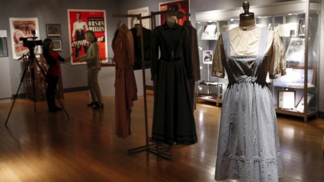 Роклята на Дороти от "Магьосникът от Оз" бе продадена за 1,56 млн. долара 