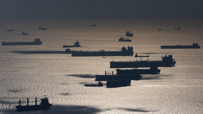 Износът на руски петрол се свива до най-ниското си ниво от над шест месеца