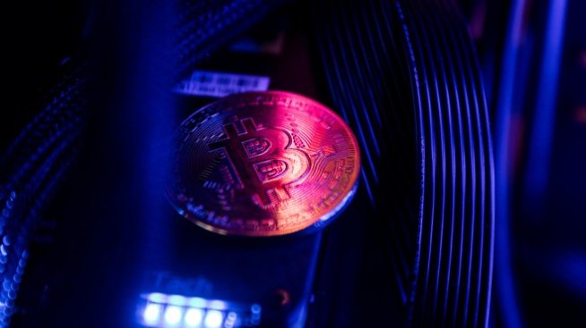 Дебютният биткойн ETF на Wall Street започна експлозивно търговия
