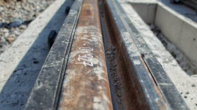 Реконструкцията на трамвайното трасе на бул. "Цар Борис III" се бави с месец