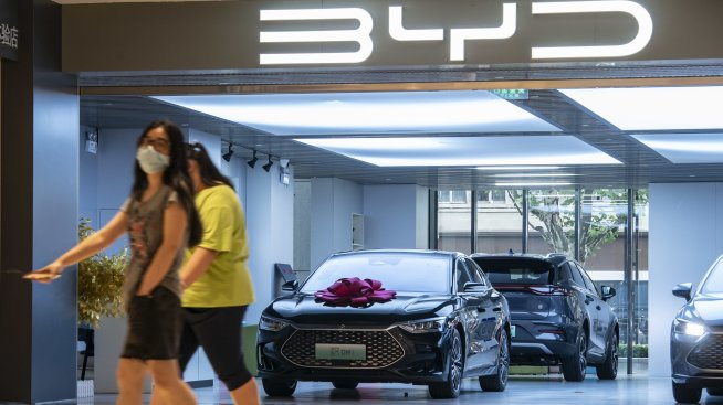BYD успява да продаде през август рекордните около 174 хил. електрически коли