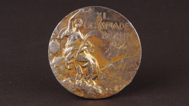 Медал от Олимпиадата в Берлин 1936 бе продаден за близо 500 млн. долара