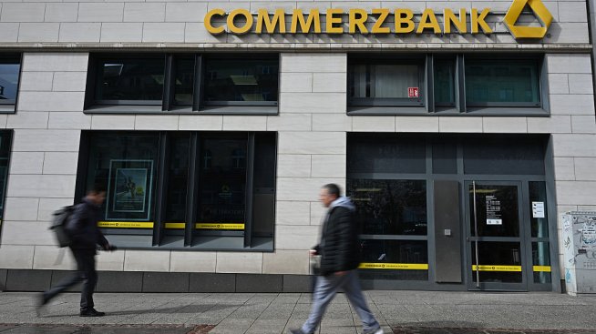 Германия настоява за местно листване на Commerzbank, UniCredit се стреми към сделка