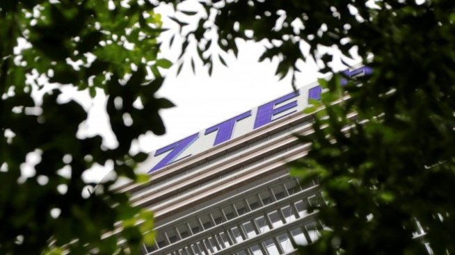 САЩ може да забранят използването на оборудване на ZTE и Huawei от догодина