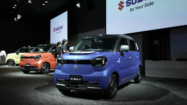 Suzuki атакува пазара на миниатюрни автомобили с електрическия e SKY