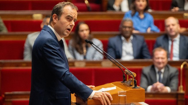 Френският премиер: Бюджетният дефицит трябва да падне под 5% през 2026 г.