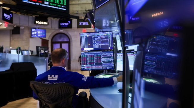 Dow прибави над 260 пункта, подкрепен от намаляващите петролни цени