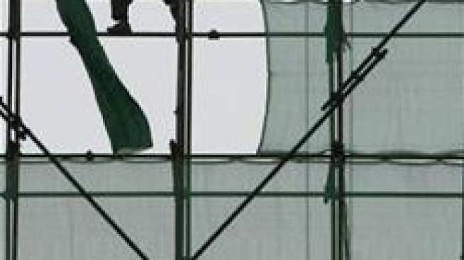 Спадът в строителството леко се ускорява през юни