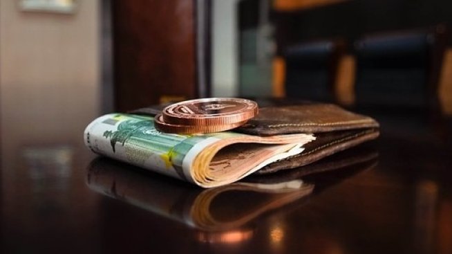 Възможно ли е всеки българин да получава 500 лв. базов доход, децата - 250 лв.?