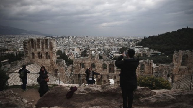 МВФ ще остане извън гръцкия спасителен план, но ще има специален статут