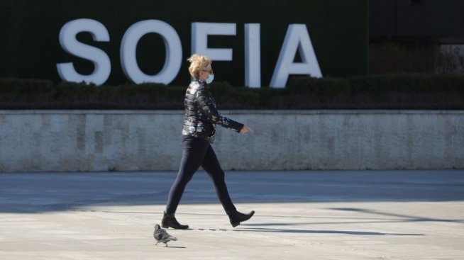 В София от днес връщат маските в лечебните заведния, аптеките