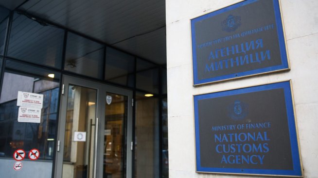 Задържани са седем души при акцията на ДАНС в Агенция „Митници“
