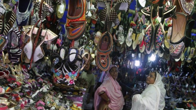 Индия облекчава правилата за чужди инвестиции в търговията на дребно