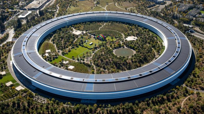 Apple се завърна в списъка със 100-те най-добри работодатели в САЩ