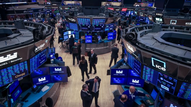 Dow скочи с над 650 пункта, но въпреки това записа най-лошата седмица от 2023 г. насам