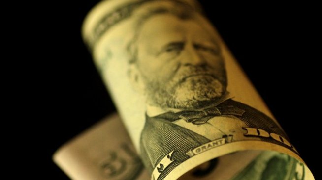 Доларът поскъпна след решението на Фед