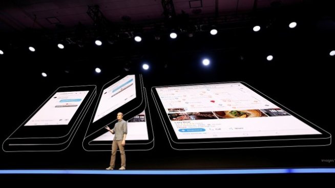 Samsung показа своя телефон с огъващ се екран