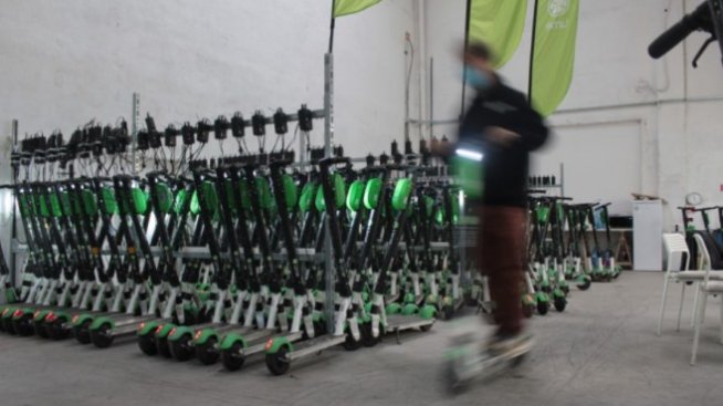 Прекомерните регулации: Електрическите скутери срещат местната власт