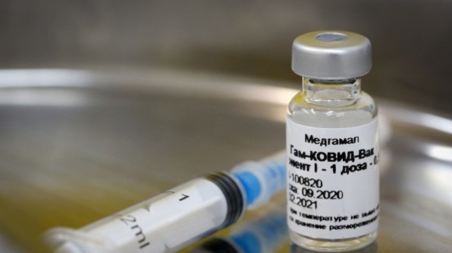 Русия иска да смеси собствената си ваксина с тази на AstraZeneca