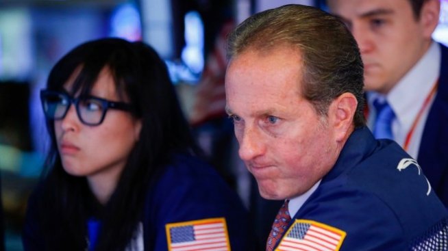 Dow потъна с над 800 пункта в най-лошия си ден за 2019 г. след сигналите за рецесия 