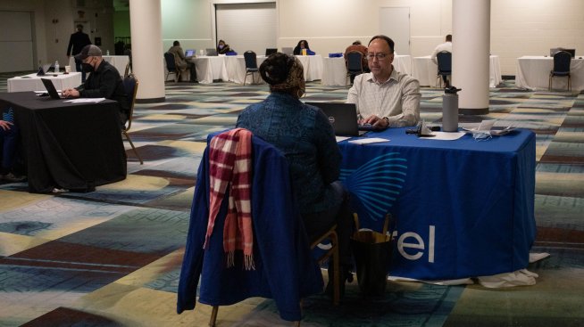 Заявленията за помощи при безработица в САЩ намаляват за първи път от три седмици