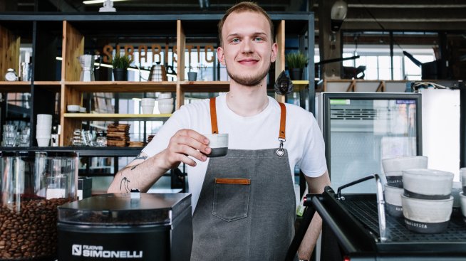 Под 10% от младите хора у нас работят, докато учат