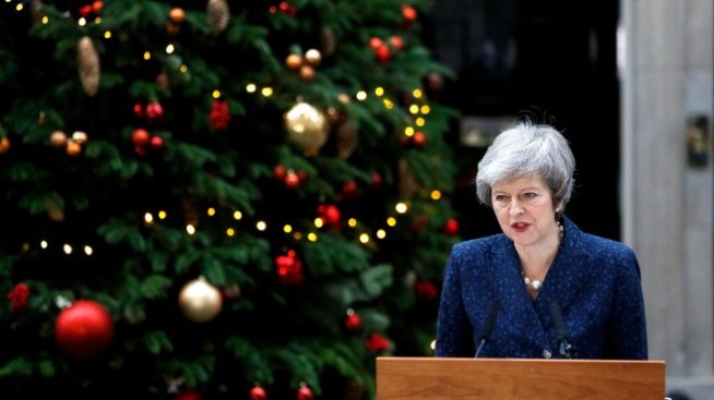 Консерваторите инициират вот на недоверие срещу Тереза Мей*