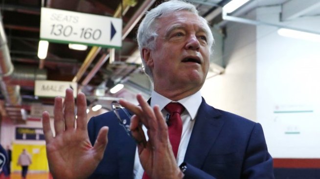 Екипът на Тереза Мей трябва да наложи промени в политиката ѝ за Brexit