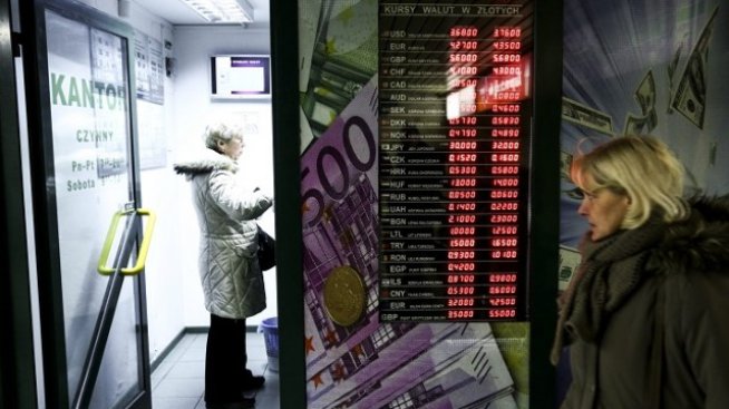Полша няма да се намесва на валутните пазари, увери финансовият министър