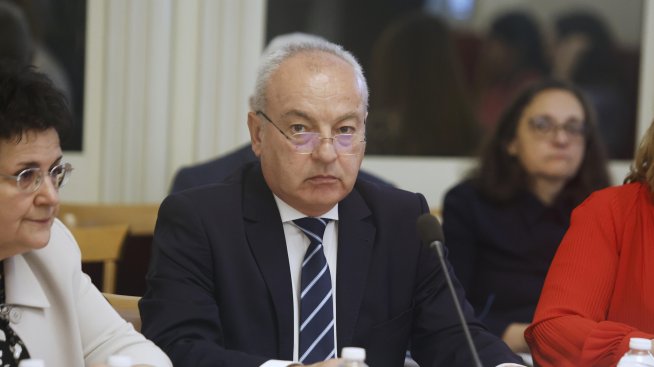 С промени за минималната заплата и трудовия стаж: ресорната комисия обсъжда Бюджет 2026 над 9 часа