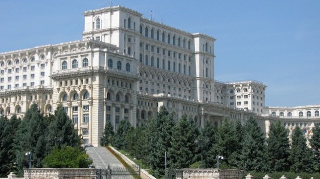 "Фискалната революция" в Румъния влиза в сила от утре