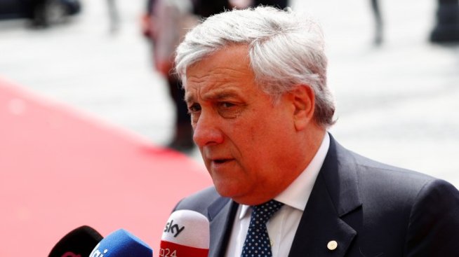 Таяни: Мнозинството в ЕП подкрепя водещ кандидат за председател на ЕК