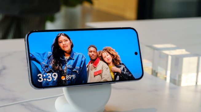 Суперфенове на Pixel ще могат да тестват новите телефони в процеса на разработка