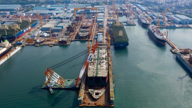 Поръчките за нови кораби се свиват с 50% заради липсата на яснота около горивата