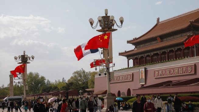 Фон дер Лайен и Макрон в Пекин: едно пътуване, два различни сигнала