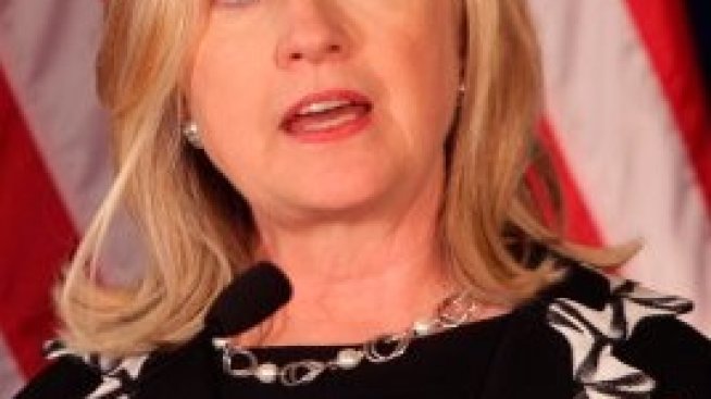 Клинтън: Жените са ключ към икономическия растеж