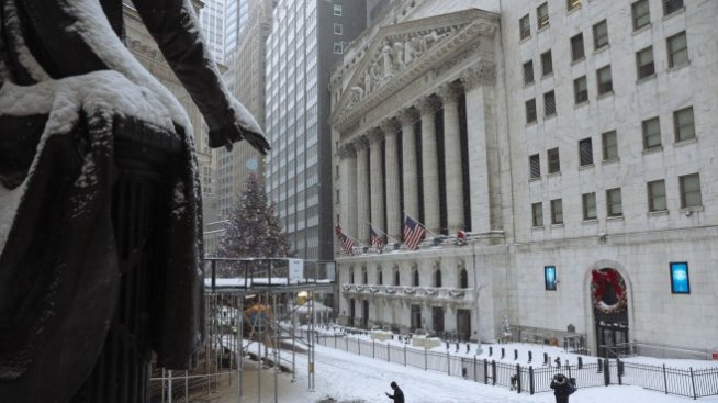 Wall Street започва сесията със спадове в очакване на нови стимули в САЩ*