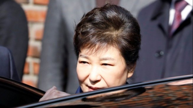 Прокуратурата в Южна Корея повдигна обвинения на бившата президентка