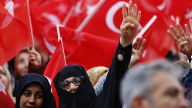 Руски медии: Турция пое по опасния път към султаната