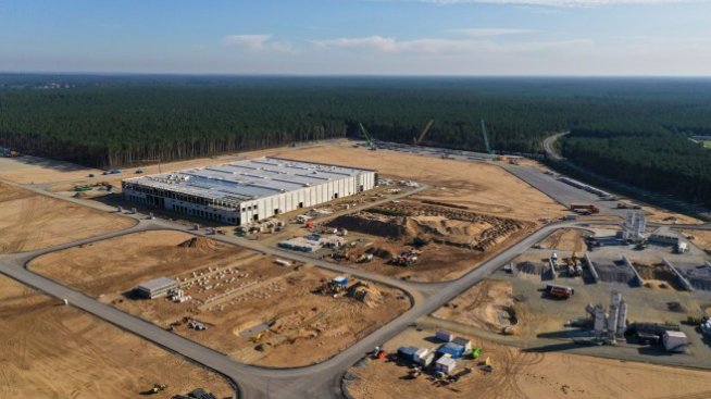 Германската фабрика на Tesla се сблъсква с ново закъснение заради съдебно решение
