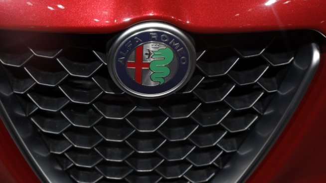 Alfa Romeo отлага следващия голям модел