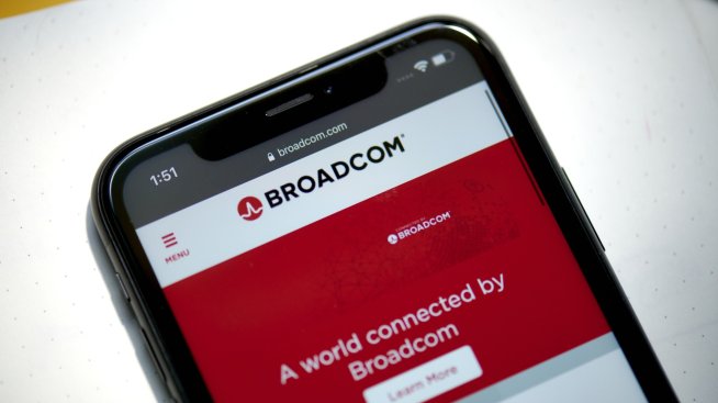Broadcom очаква AI търсенето да компенсира слабостта на други части от бизнеса ѝ