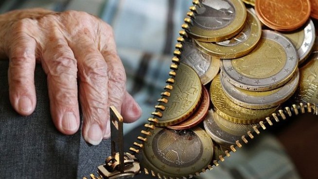 Линията на бедност в България ще се увеличи с 27 лева през 2019 г.