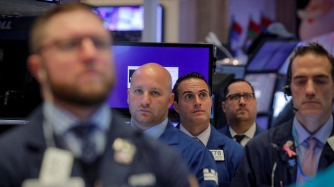 Dow изтрива 1000 пункта под сянката на коронавируса*