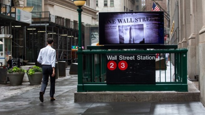 Казината и технологиите дърпат индексите на Wall Street на червено*